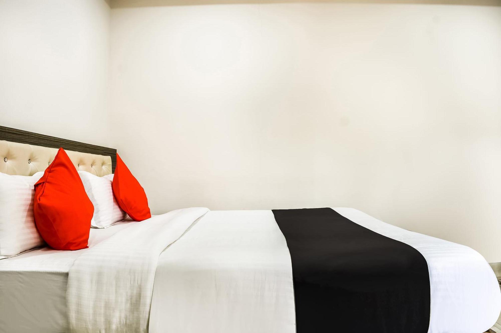 Capital O Jai Adisson Hotel Cuttack Exterior photo
